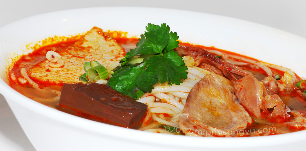 Spicy “Huế” Vermicelli in Soup
